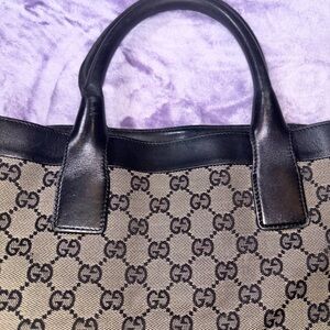 Stylish Black Tote with Zipper